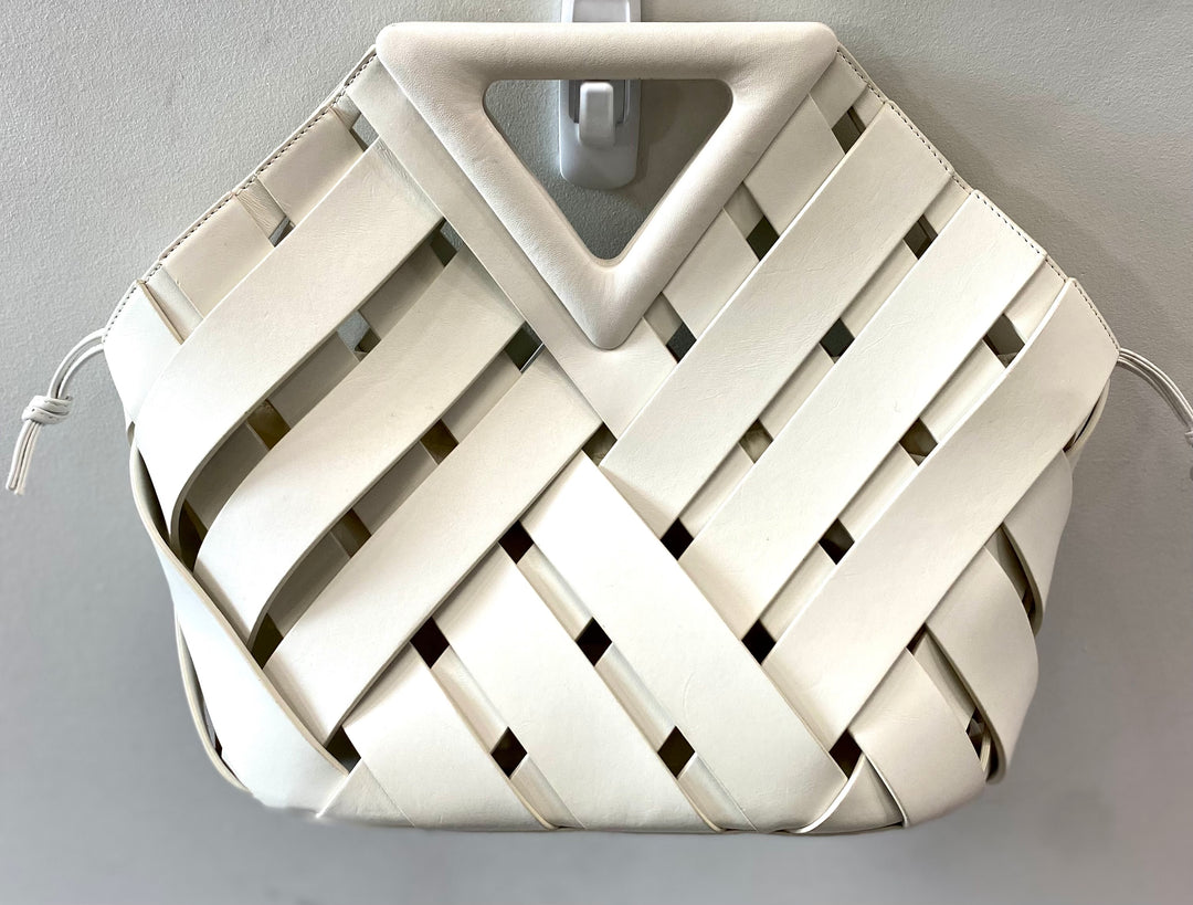 BOTTEGA VENETA POINT DRAWSTRING LEATHER BASKET BAG