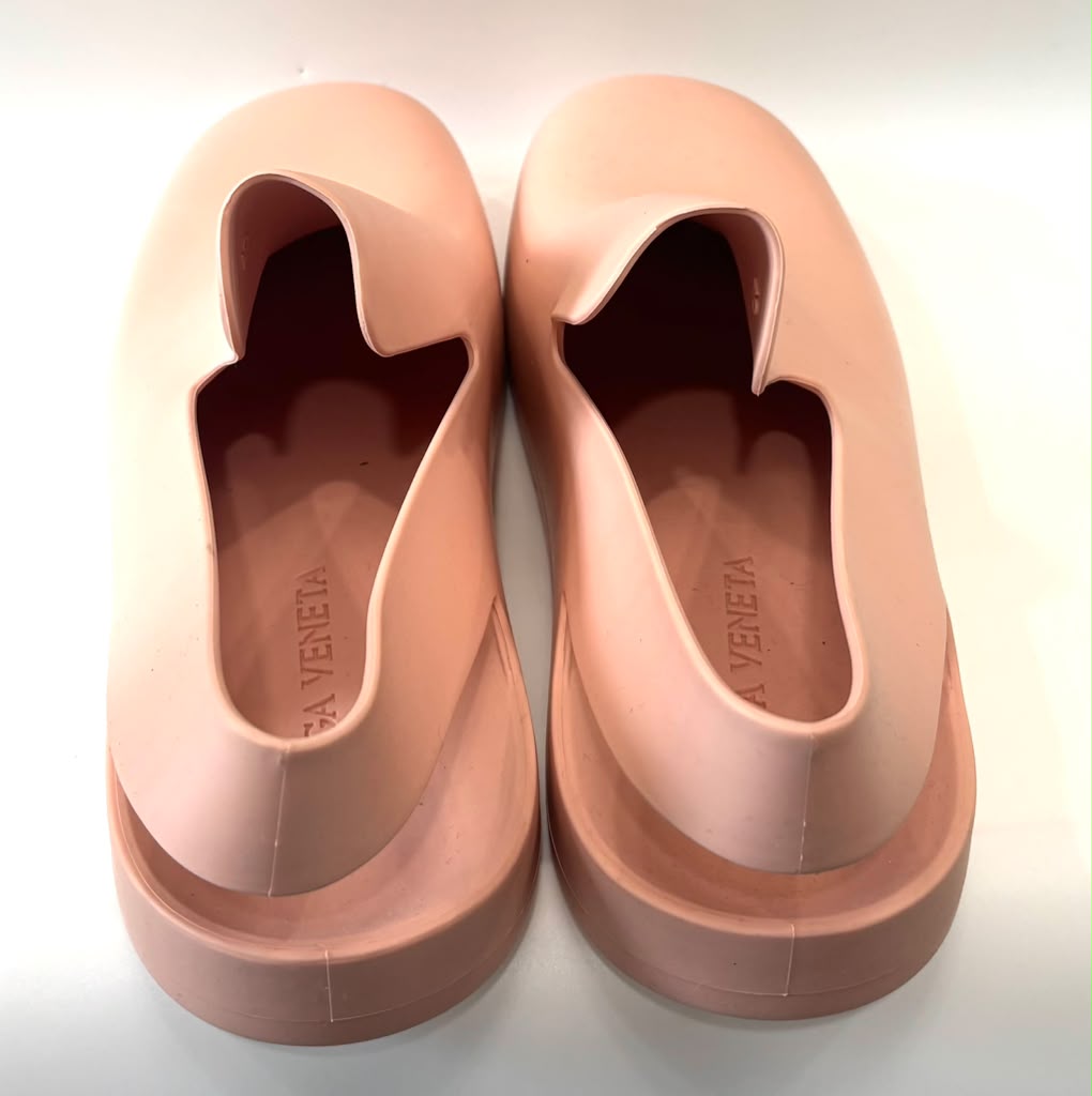 BOTTEGA VENETA PUDDLE SLINGBACK RUBBER SANDALS