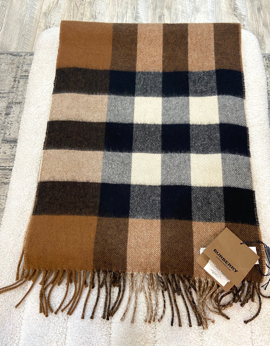BURBERRY TB HALF MEGA CASHMERE REVERSIBLE SCARF – Caroline's