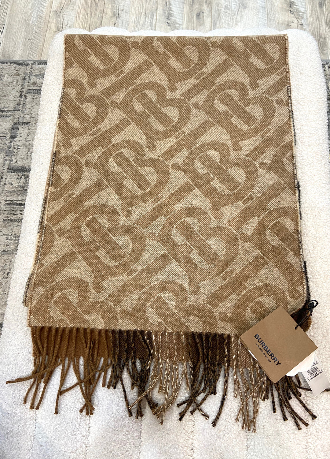 Burberry★素敵！TB Monogram Half Mega Cape BURBERRY TB HALF MEGA CASHMERE REVERSIBLE SCARF – Caroline's