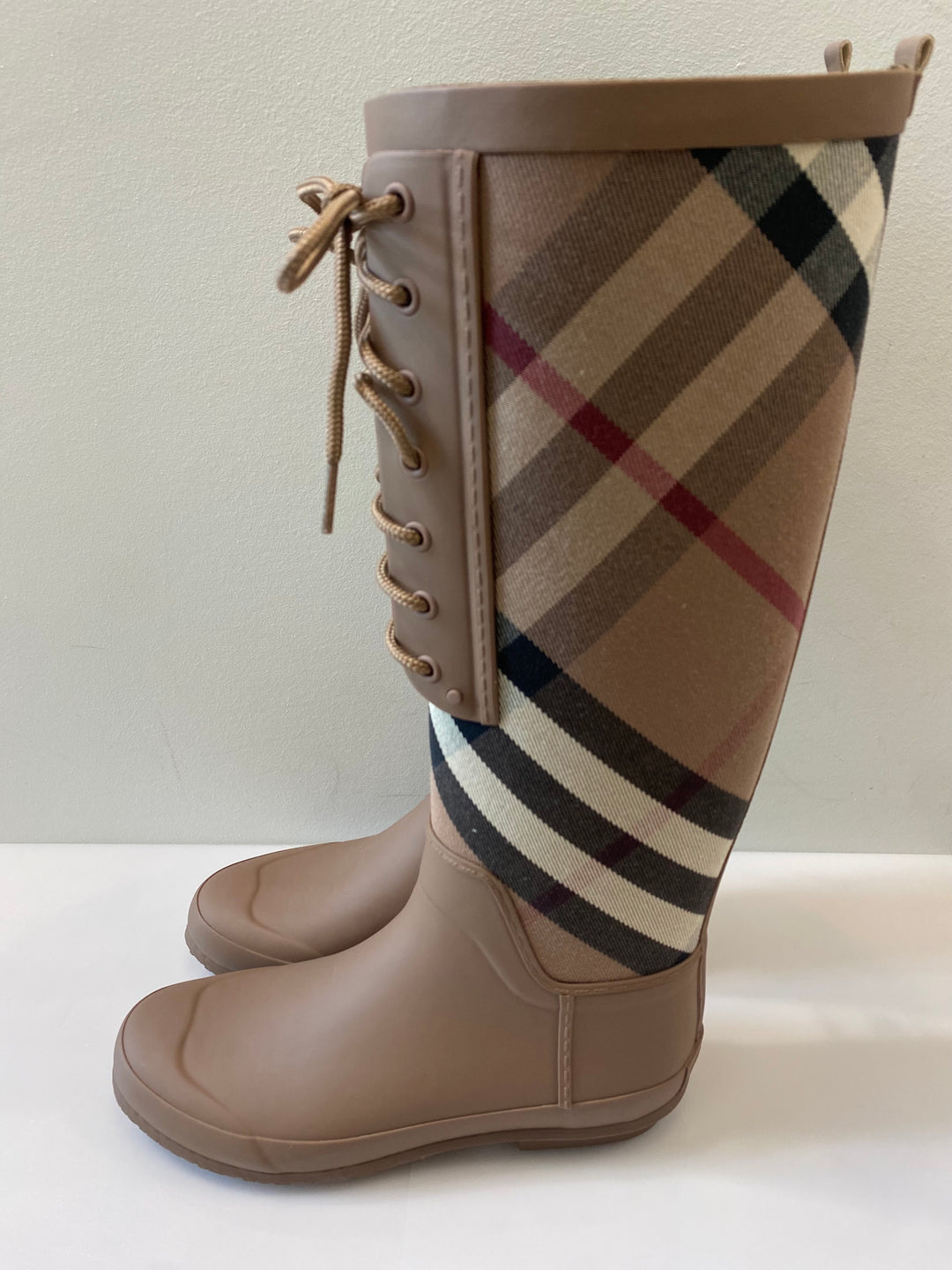 BURBERRY SIMEON HOUSE CHECK LACE UP RAIN BOOTS – Caroline's