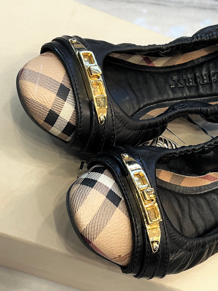 BURBERRY TWIST LOCK DRAYTON LEATHER BALLERINA FLATS