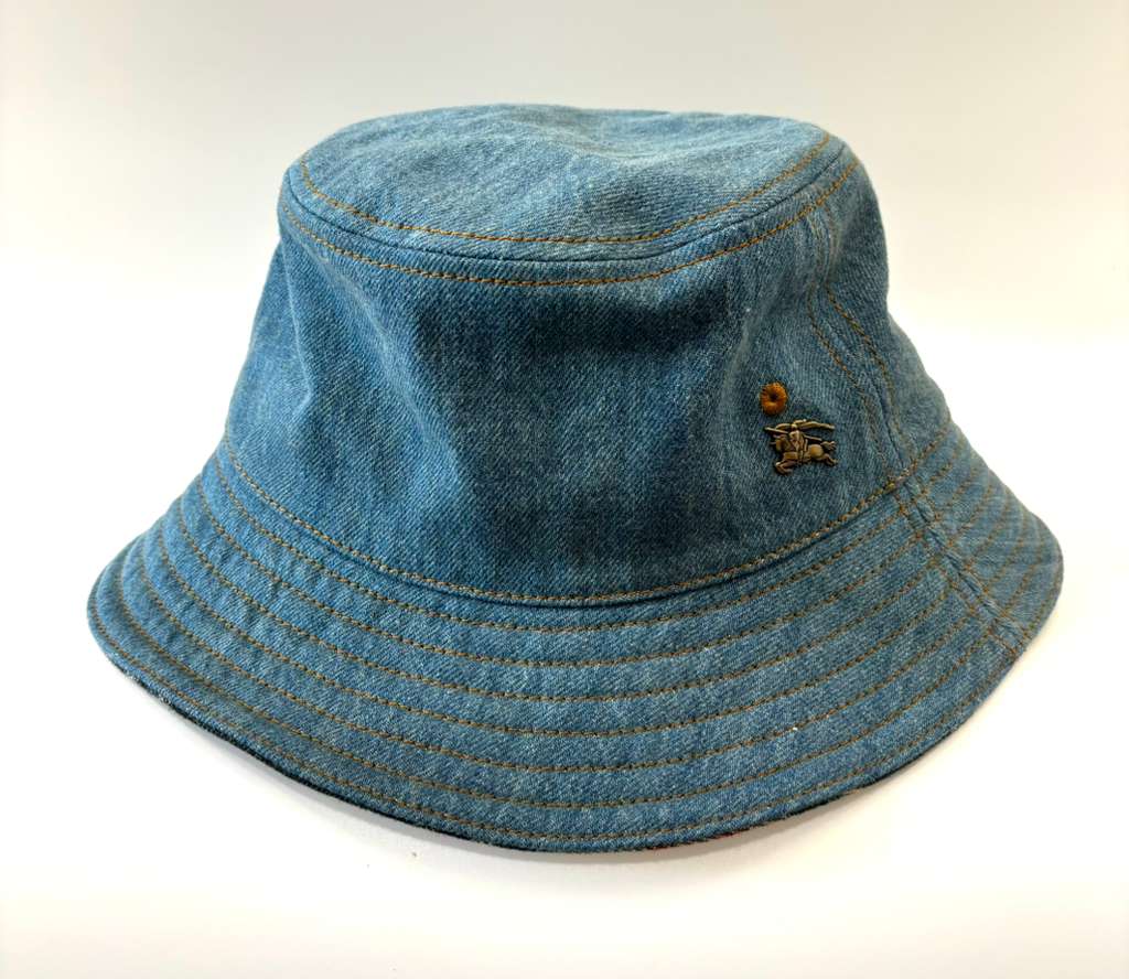 BURBERRY EQUESTRIAN KNIGHT DENIM BUCKET HAT