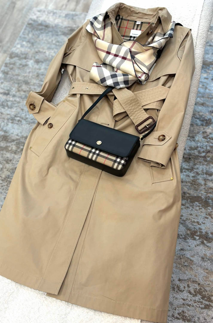 BURBERRY TRENCH COAT
