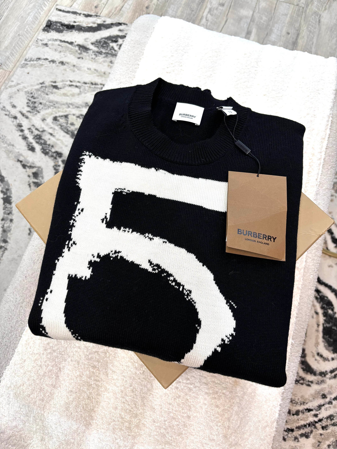 BURBERRY UNISEX LOVE WOOL SWEATER – Caroline's Fashion Luxuries