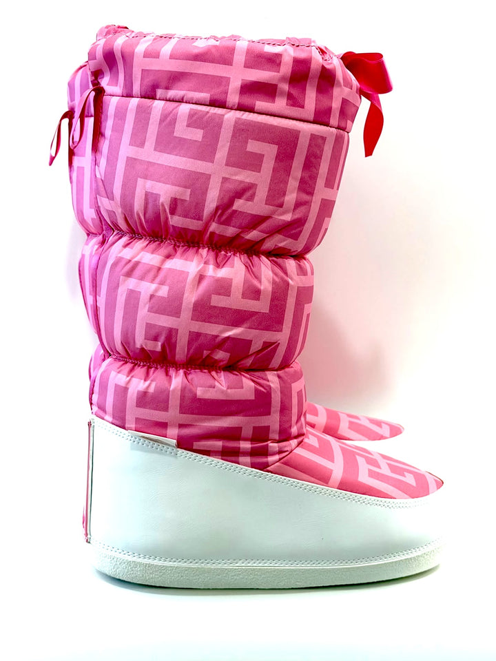 BALMAIN X BARBIE® AFTER SKI TUNDRA MONOGRAM LIMITED-EDITION BOOTS