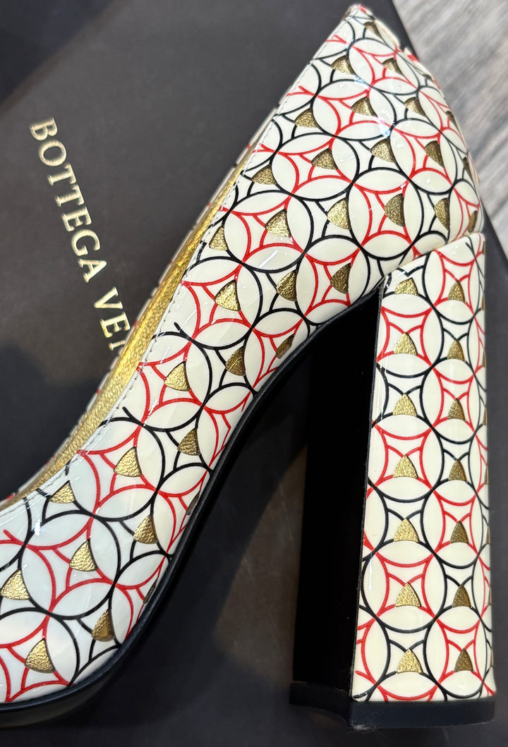 BOTTEGA VENETA CHERBOURG CALF PATENT PUMPS
