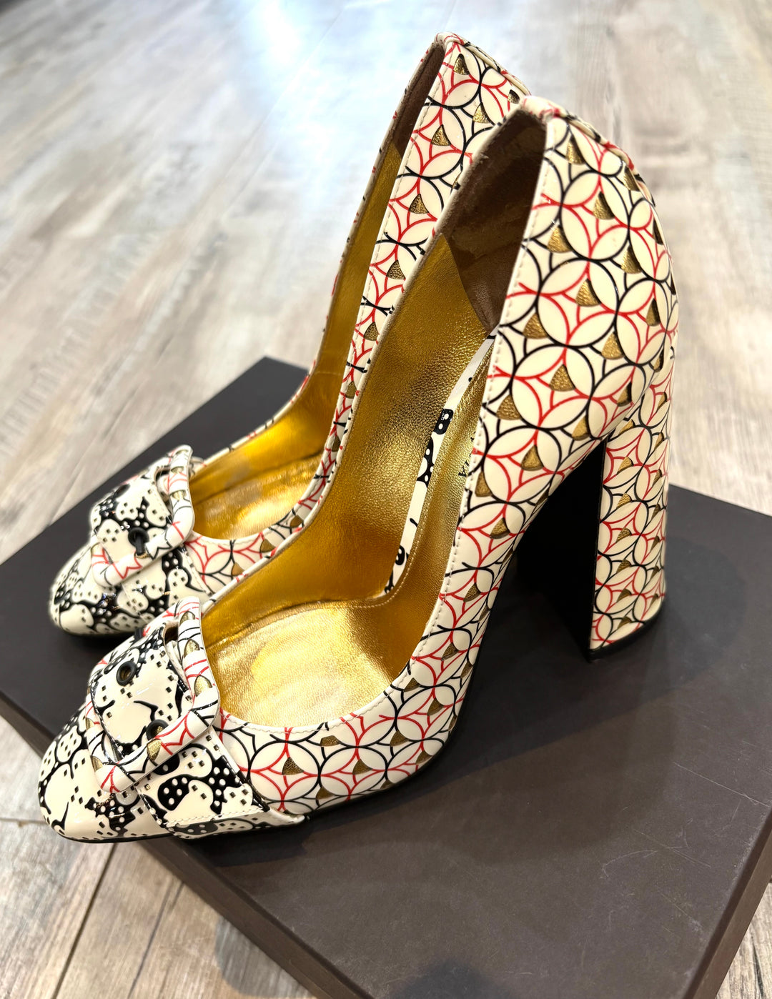 BOTTEGA VENETA CHERBOURG CALF PATENT PUMPS