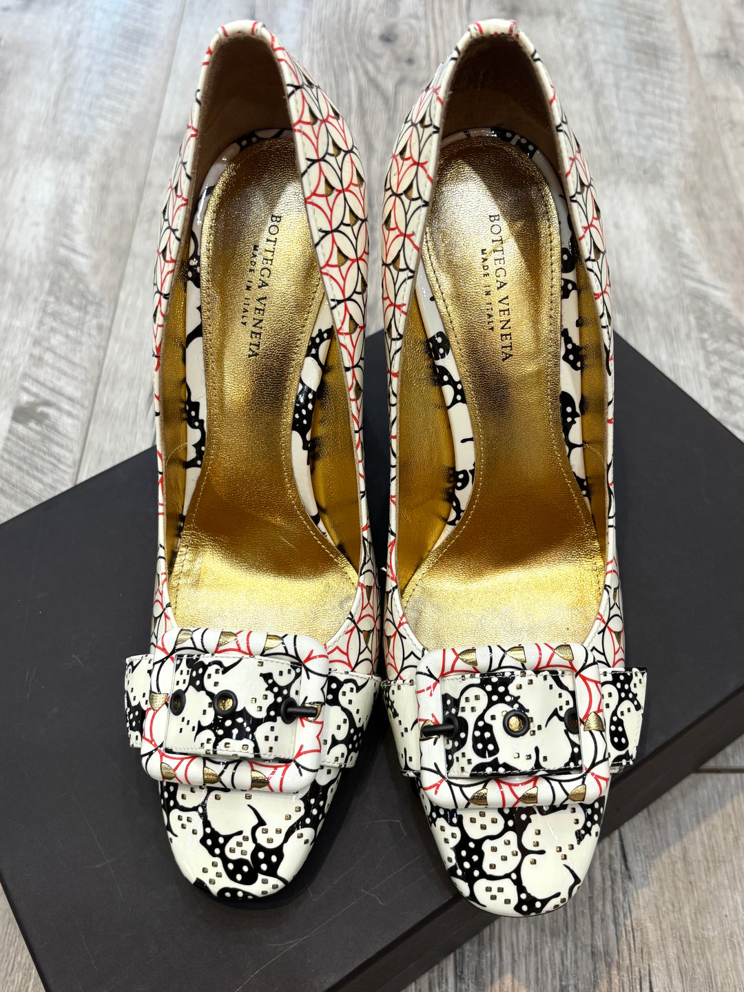 BOTTEGA VENETA CHERBOURG CALF PATENT PUMPS