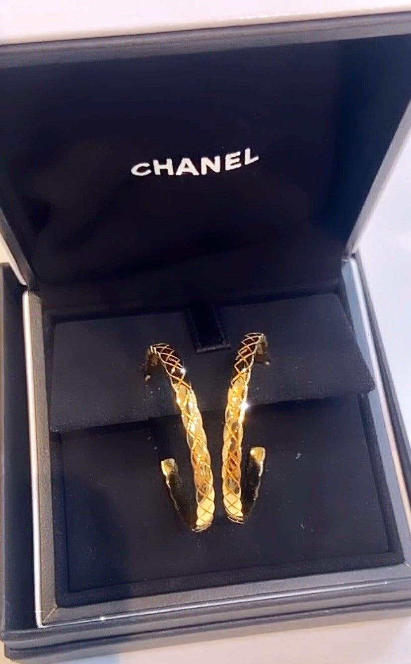 CHANEL 18K GOLD COCO CRUSH HOOP EARRINGS