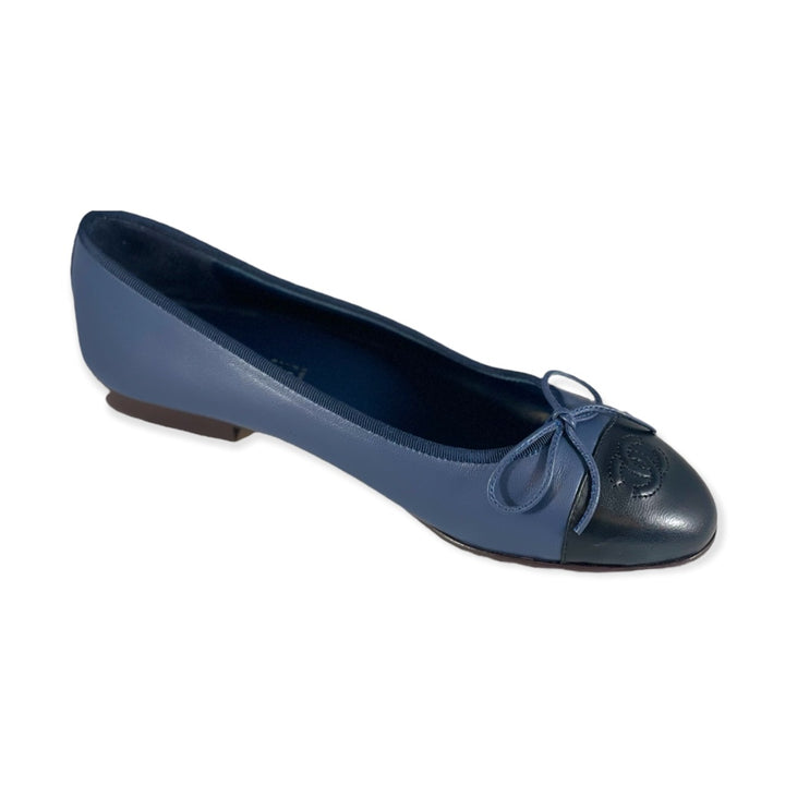 CHANEL CC LEATHER BALLET FLATS