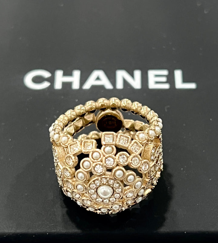 CHANEL CAMELLIA CRYSTAL PEARL RING