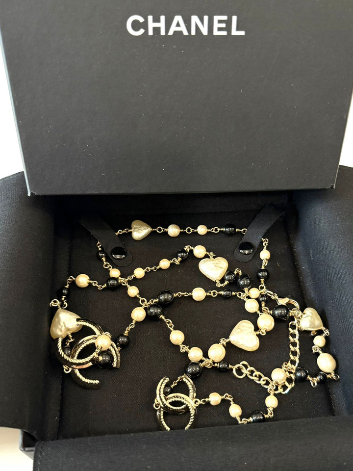 CHANEL CC HEART SHAPE FAUX PEARLS BAROQUE SAUTOIR LONG NECKLACE