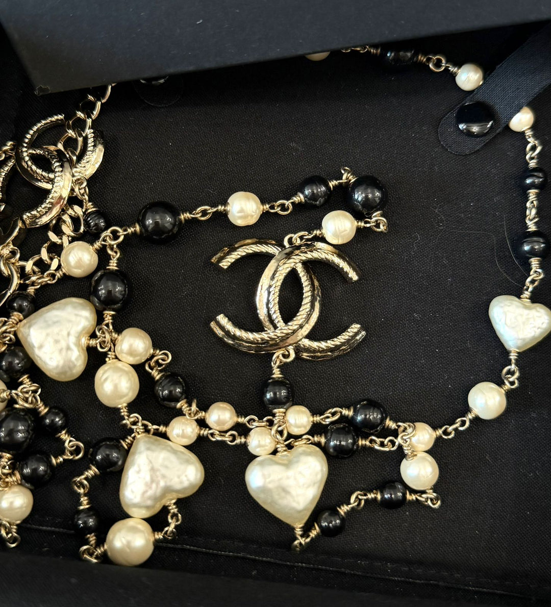CHANEL CC HEART SHAPE FAUX PEARLS BAROQUE SAUTOIR LONG NECKLACE