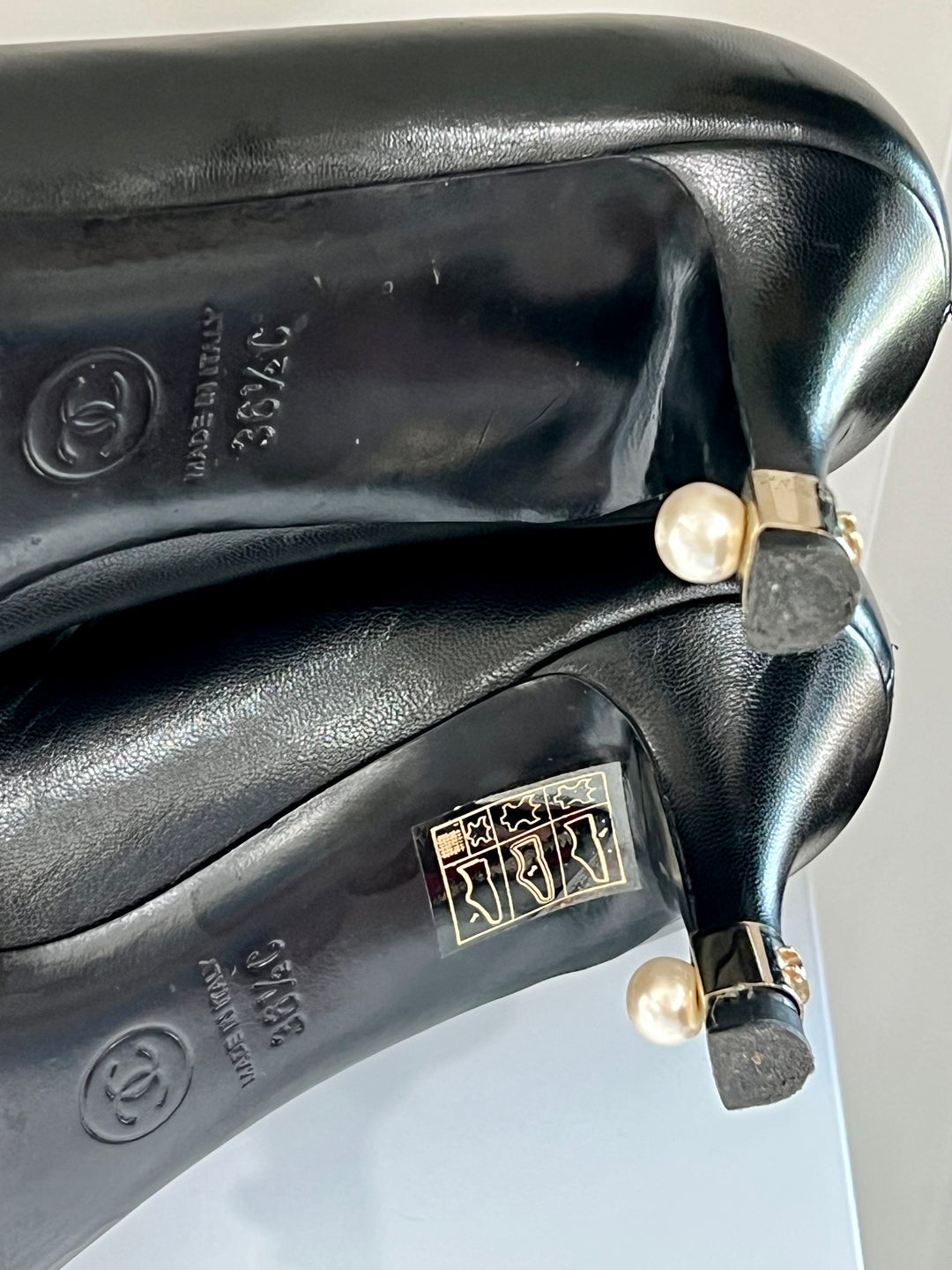 CHANEL CC CAP TOE PEARL EMBELLISHED HEEL PUMPS