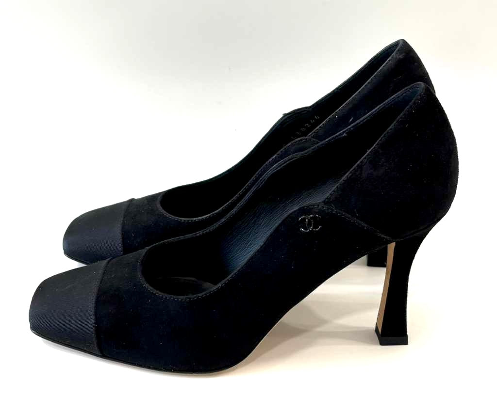 CHANEL CC CAP TOE SUEDE PUMPS
