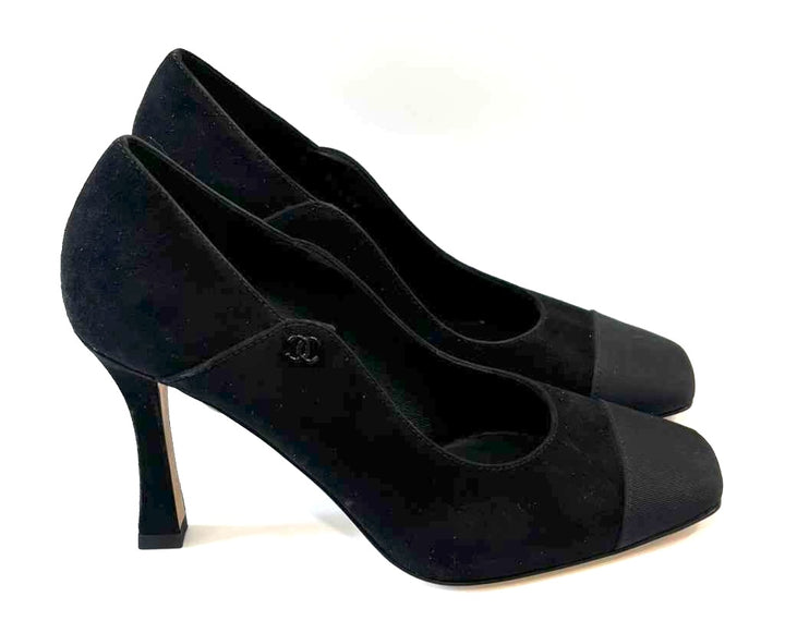 CHANEL CC CAP TOE SUEDE PUMPS