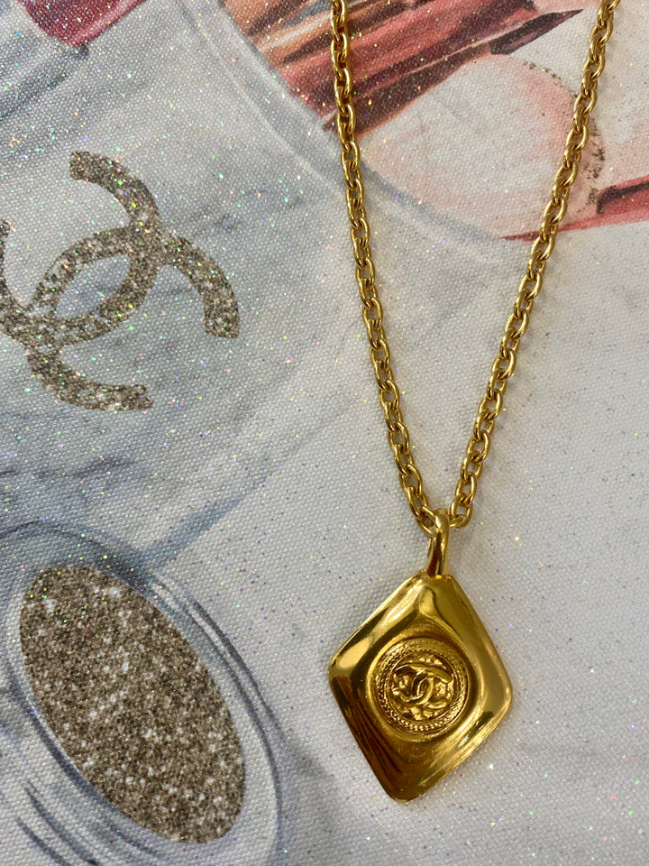 CHANEL CC VINTAGE DIAMOND SHAPPED PENDANT NECKLACE