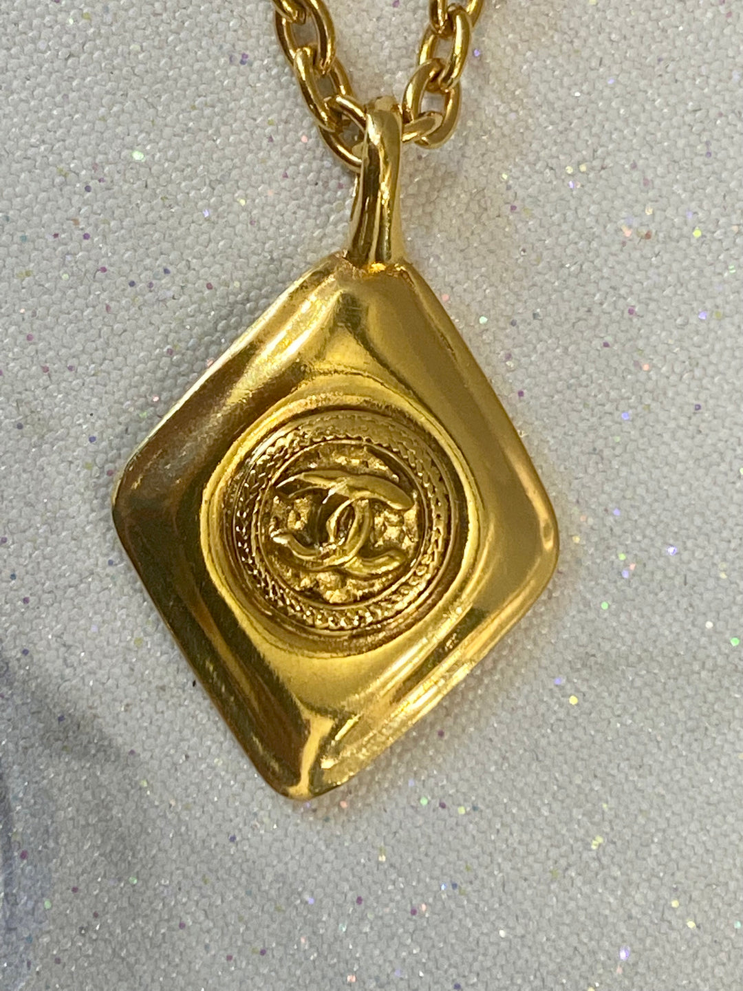 CHANEL CC VINTAGE DIAMOND SHAPPED PENDANT NECKLACE