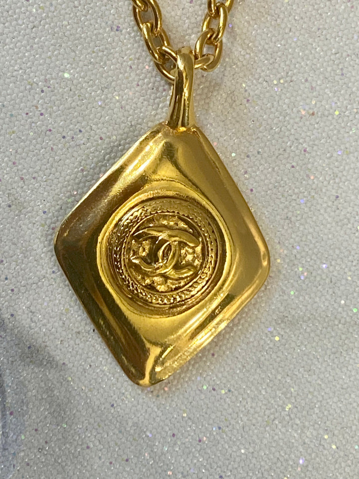 CHANEL CC VINTAGE DIAMOND SHAPPED PENDANT NECKLACE