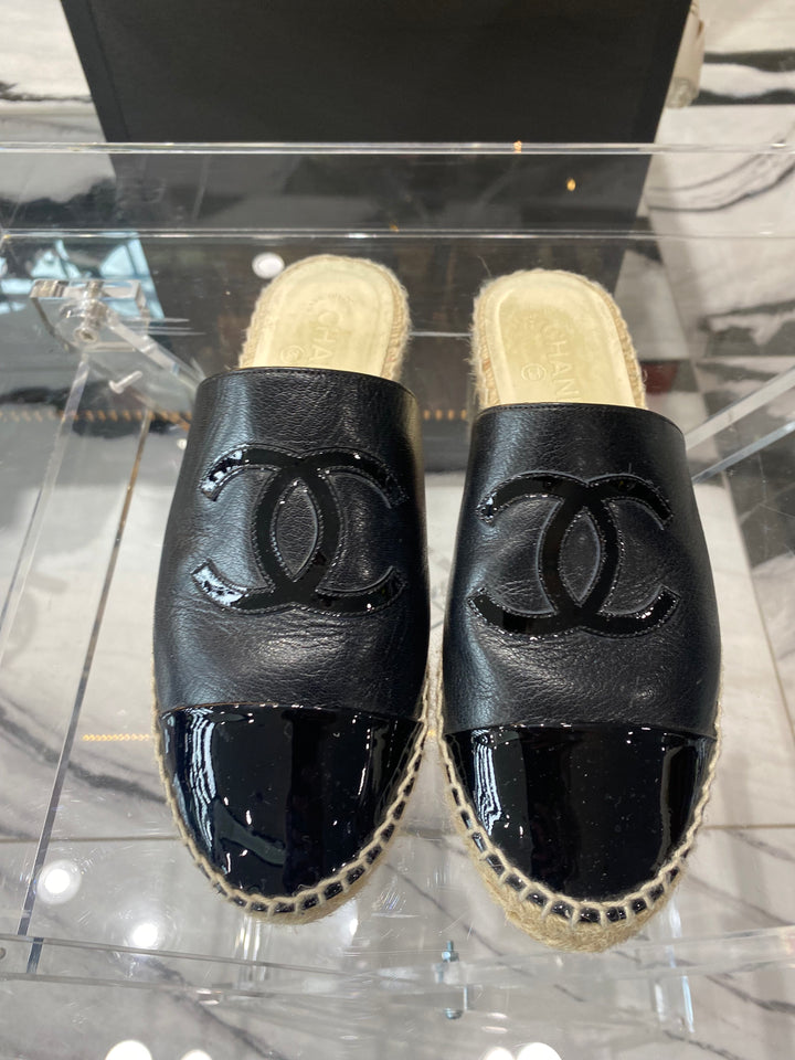 CHANEL CC CAP TOE LEATHER ESPADRILLE MULES