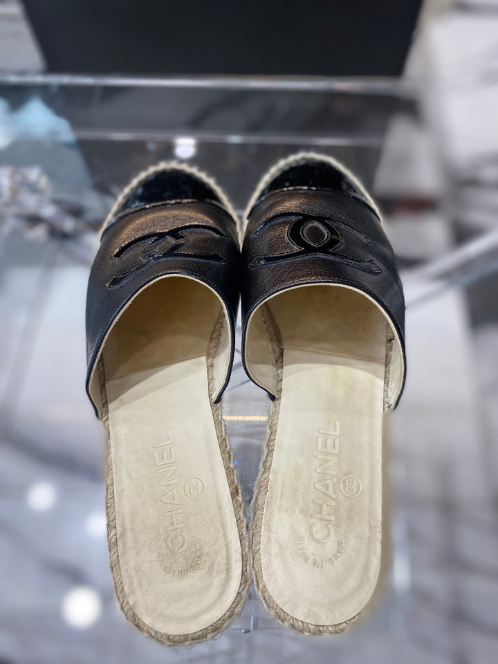 CHANEL CC CAP TOE LEATHER ESPADRILLE MULES