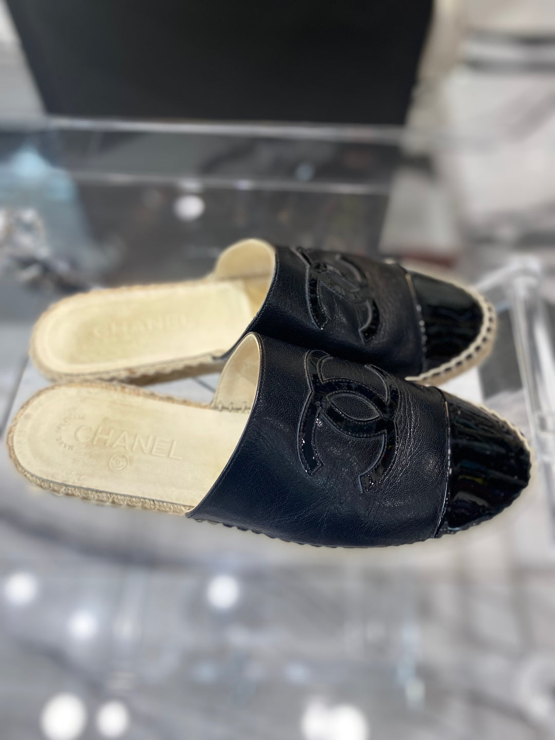 CHANEL CC CAP TOE LEATHER ESPADRILLE MULES