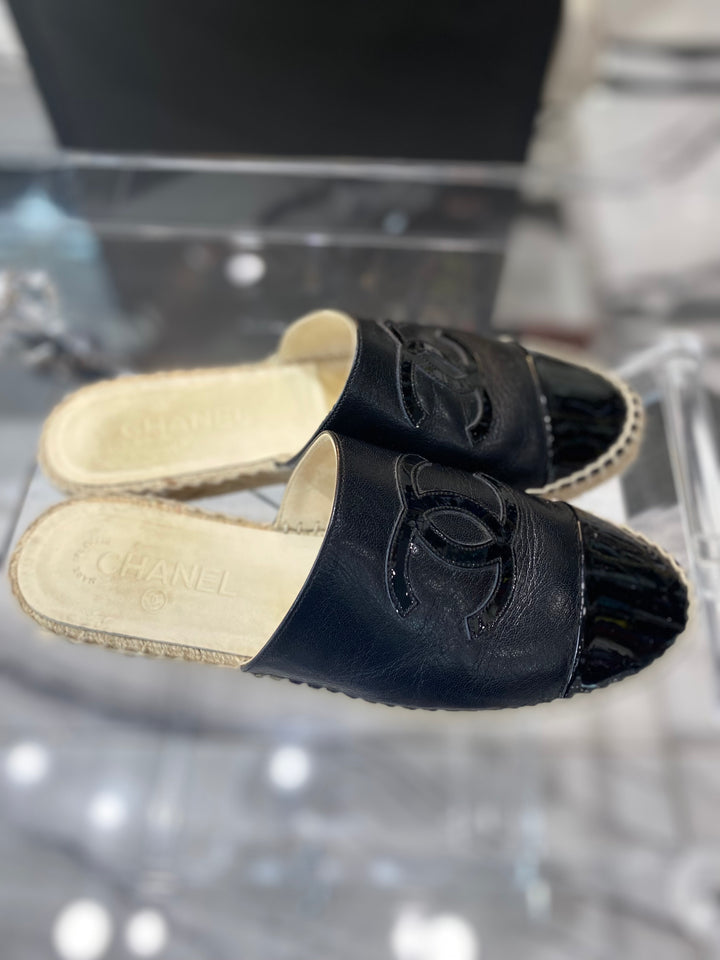 CHANEL CC CAP TOE LEATHER ESPADRILLE MULES