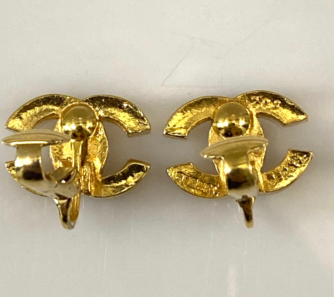 CHANEL CC GOLD-TONE STUD CLIP ON EARRINGS