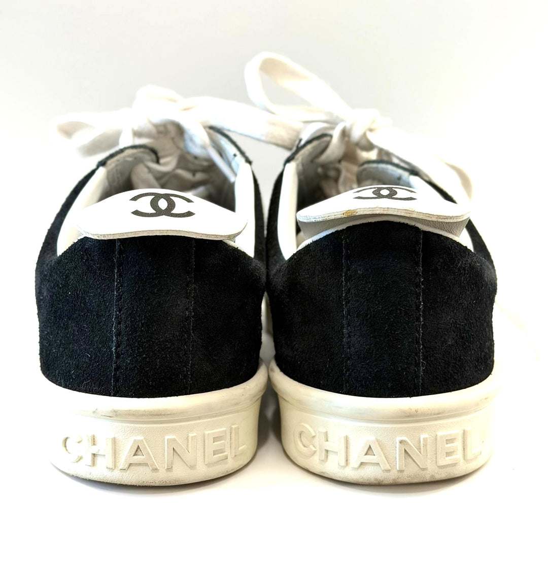 CHANEL CC LOGO SUEDE SNEAKERS