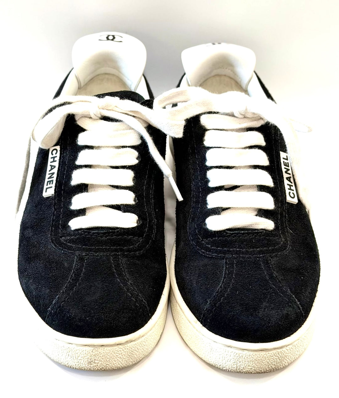 CHANEL CC LOGO SUEDE SNEAKERS