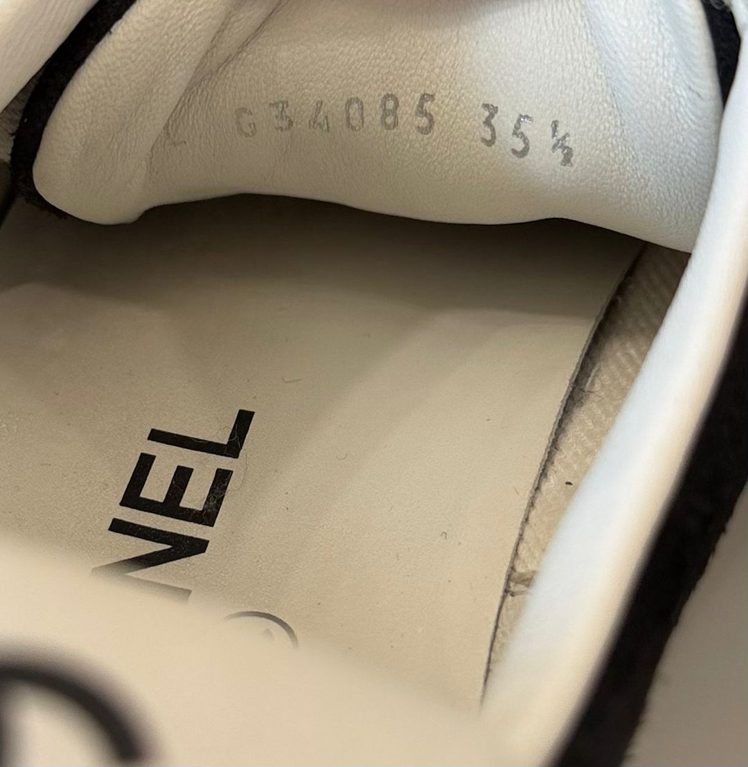 CHANEL CC LOGO SUEDE SNEAKERS