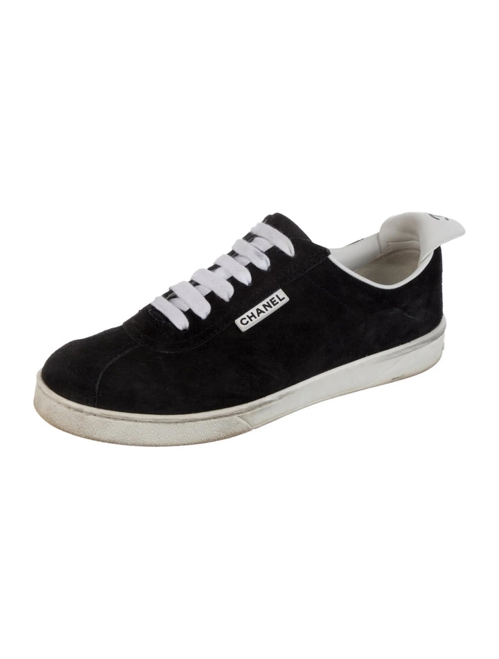 CHANEL CC LOGO SUEDE SNEAKERS
