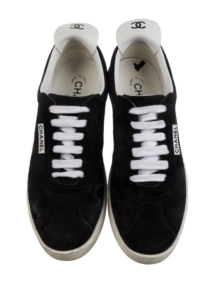 CHANEL CC LOGO SUEDE SNEAKERS