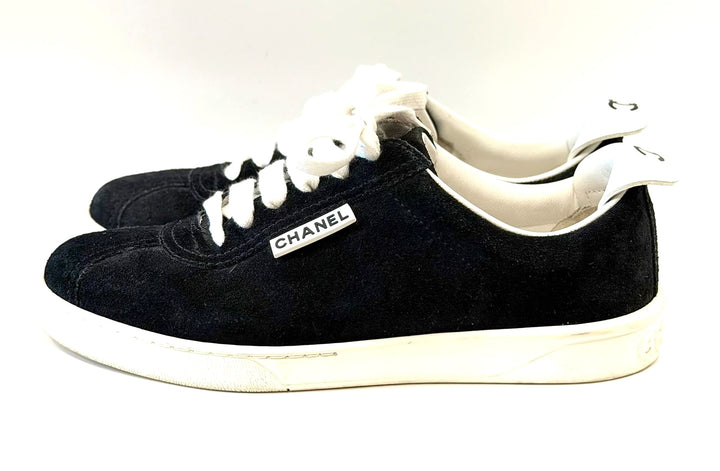 CHANEL CC LOGO SUEDE SNEAKERS