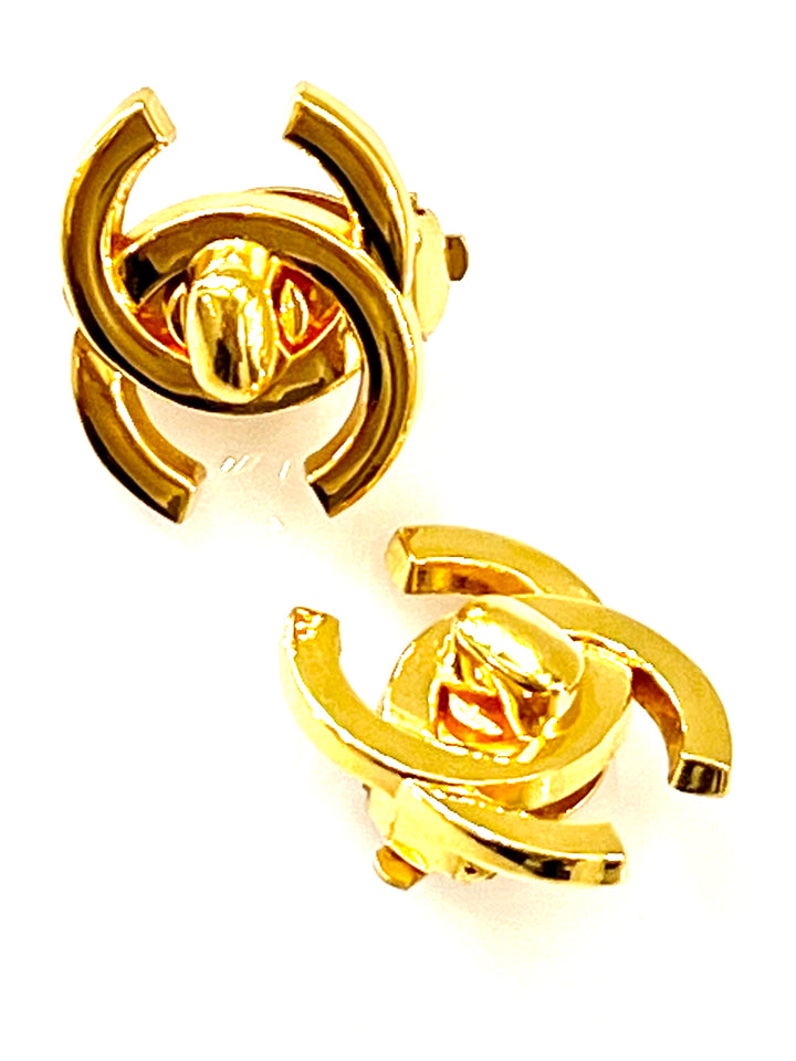 CHANEL CC LOGO TURNLOCK CLIP ON EARRINGS