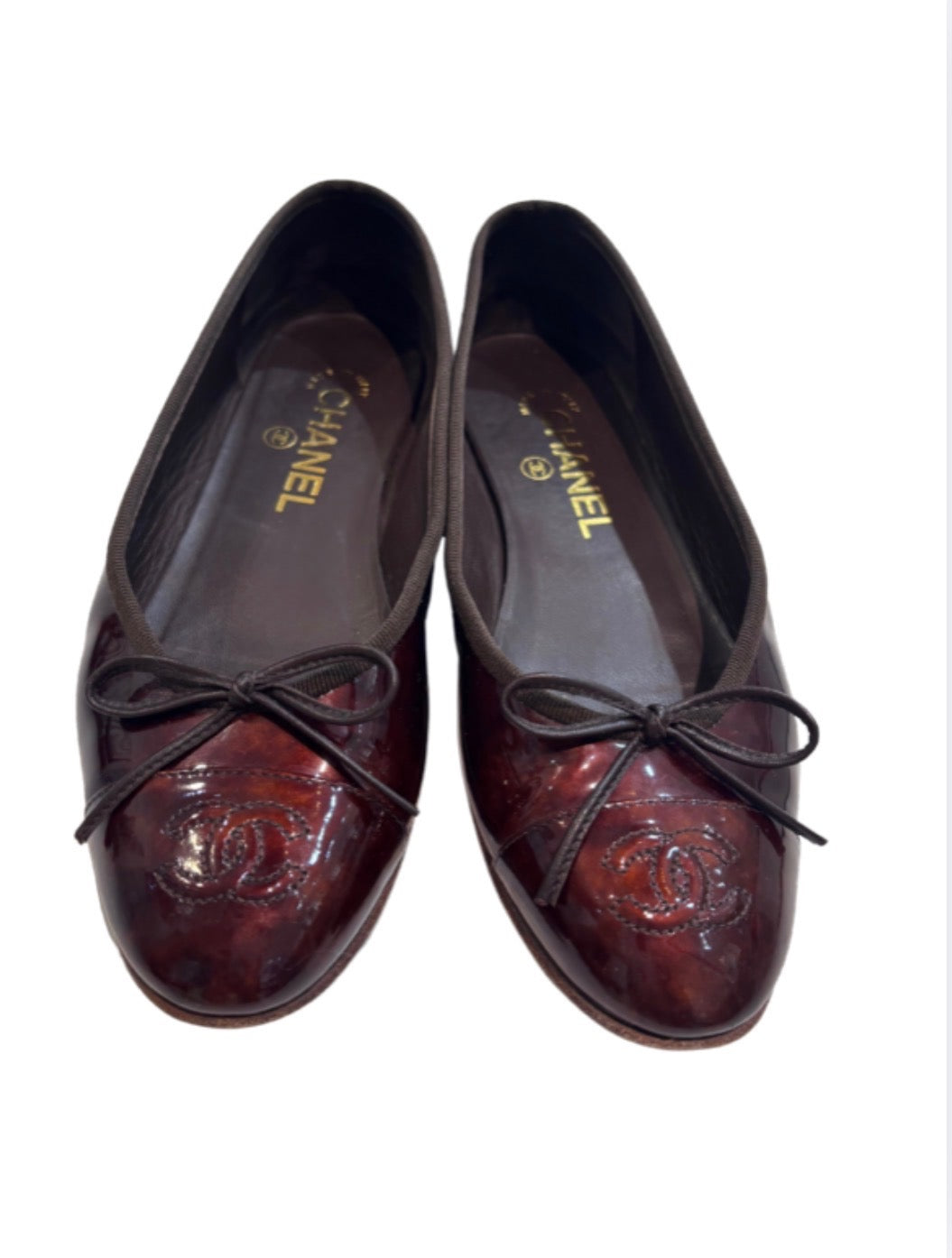 CHANEL CC PATENT LEATHER CAP-TOE BALLET FLATS