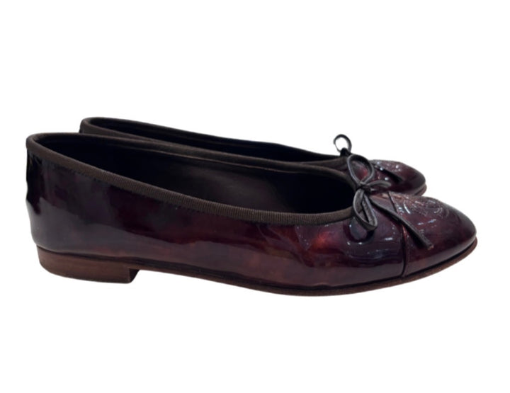 CHANEL CC PATENT LEATHER CAP-TOE BALLET FLATS