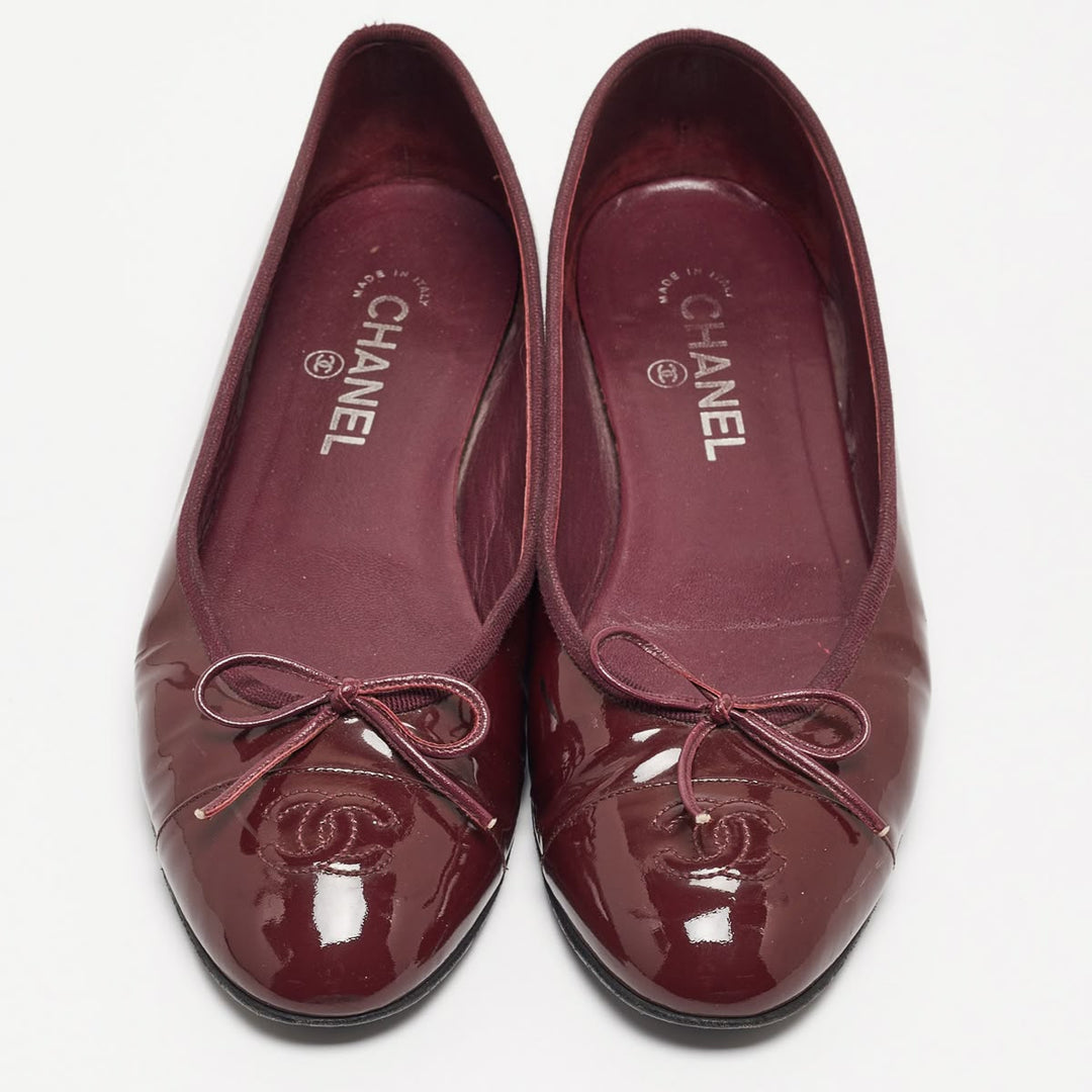 CHANEL CC PATENT LEATHER CAP-TOE BALLET FLATS