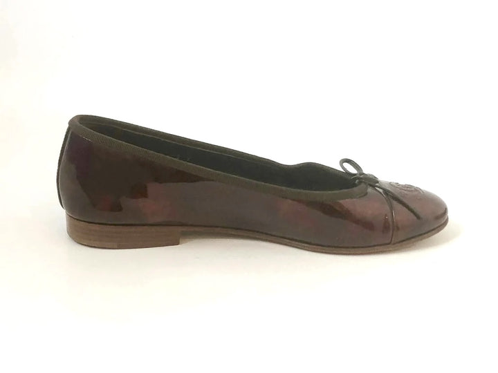 CHANEL CC PATENT LEATHER CAP-TOE BALLET FLATS