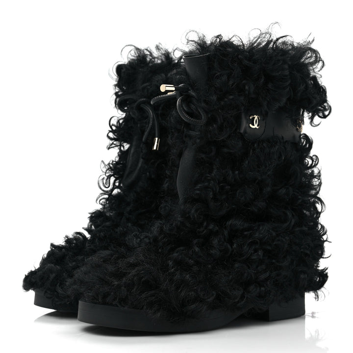 CHANEL INTERLOCKING CC LOGO SHEARLING BOOTS – Caroline's Fashion