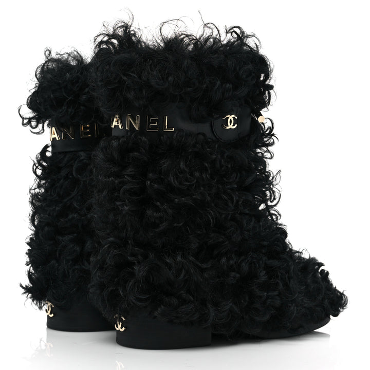 CHANEL INTERLOCKING CC LOGO SHEARLING BOOTS – Caroline's Fashion