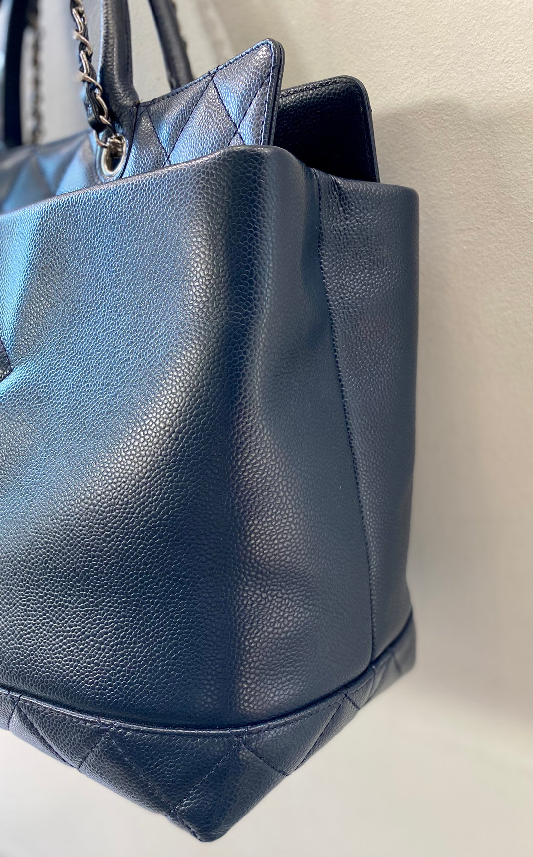 CHANEL CC SOFT CAVIAR LEATHER MEDIUM TOP HANDLE TOTE BAG