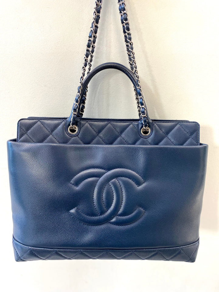 CHANEL CC SOFT CAVIAR LEATHER MEDIUM TOP HANDLE TOTE BAG