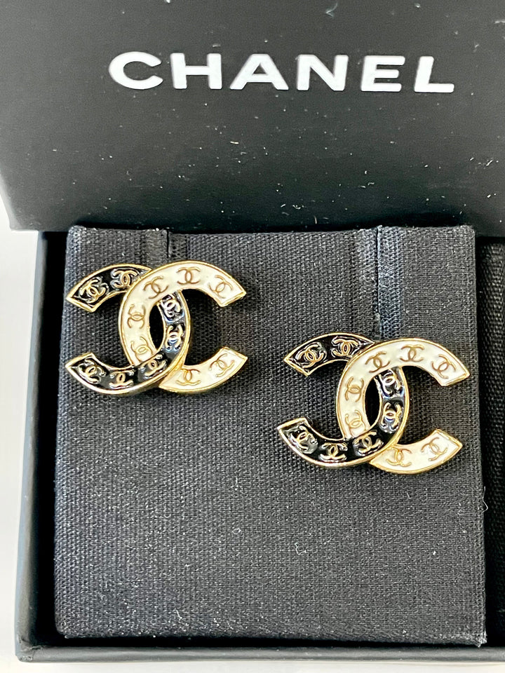 CHANEL CC GOLD TONE &amp; ENAMEL STUD EARRINGS