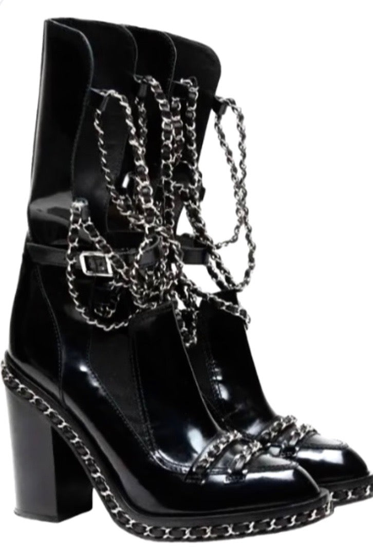 CHANEL CC RUNWAY GLAZED CHAIN OBSESSION BOOTS