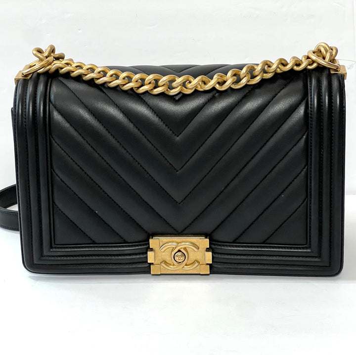 CHANEL CHEVRON QUILTED CALFSKIN NEW MEDIUM BOY FLAP BAG