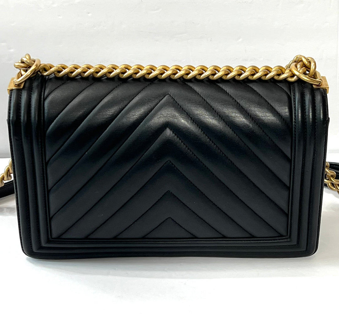 CHANEL CHEVRON QUILTED CALFSKIN NEW MEDIUM BOY FLAP BAG