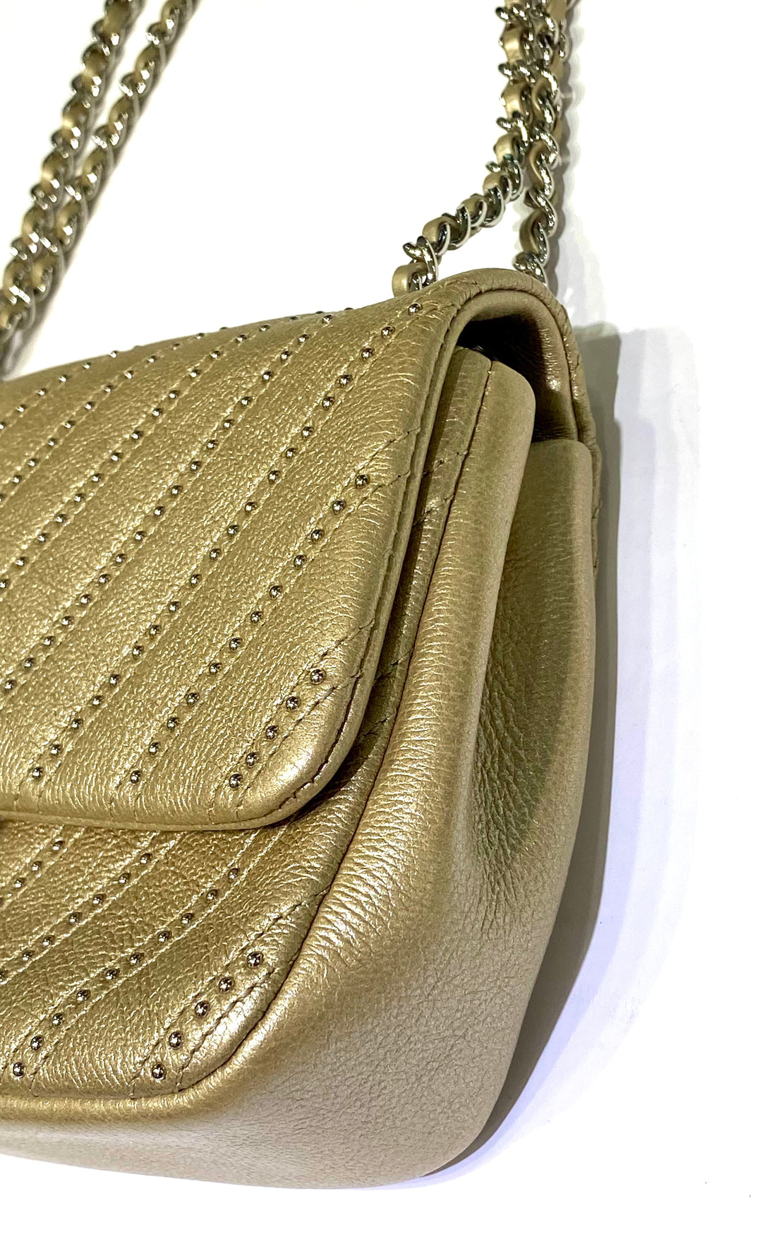 CHANEL CHEVRON QUILTED CALFSKIN STUDDED FLAP SMALL SHOULDER BAG