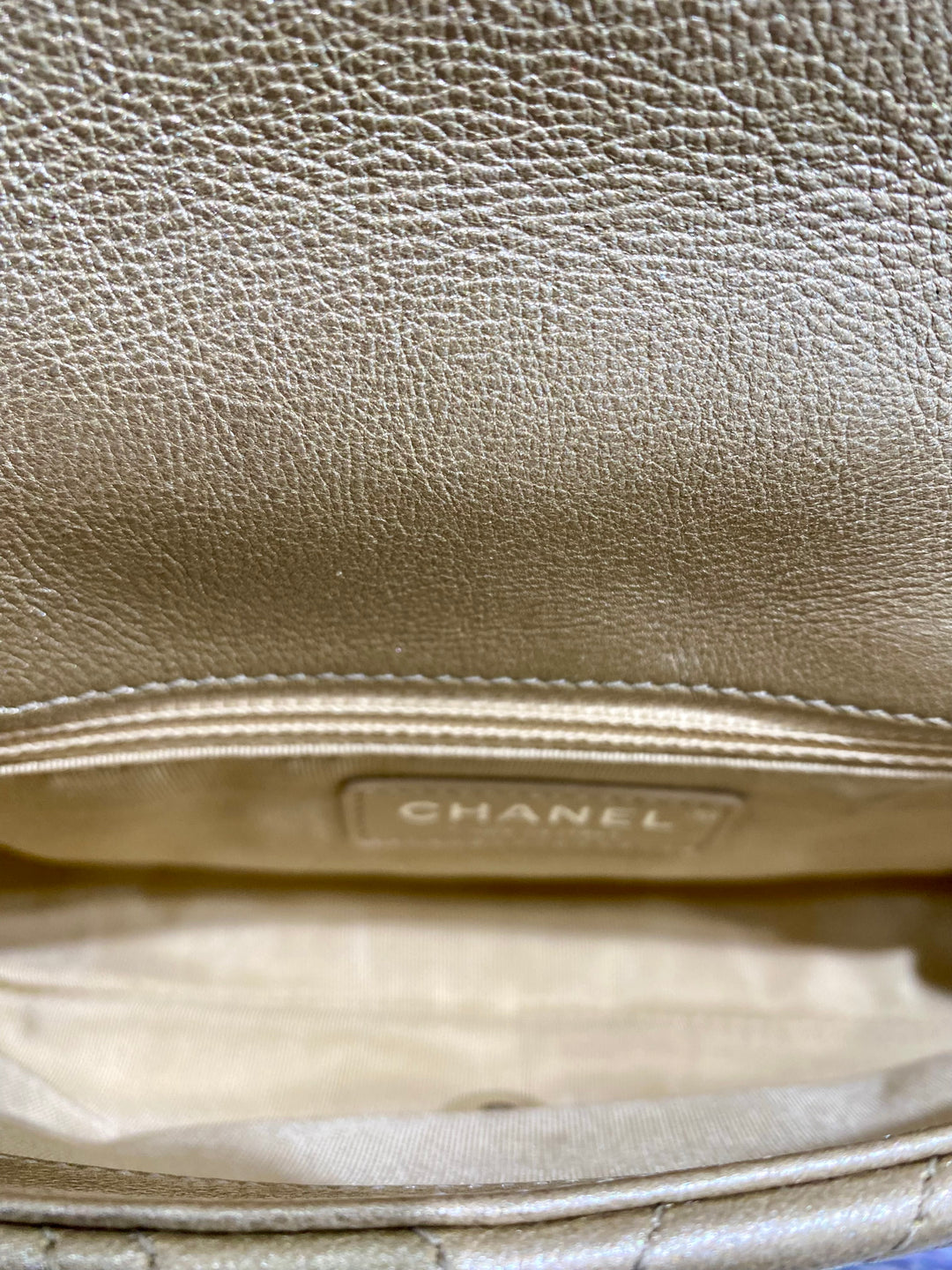 CHANEL CHEVRON QUILTED CALFSKIN STUDDED FLAP SMALL SHOULDER BAG